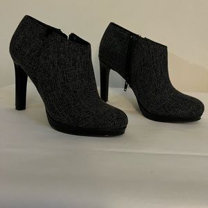 Kelly & Katie gray shoes . Great for an interview ! Barely worn!